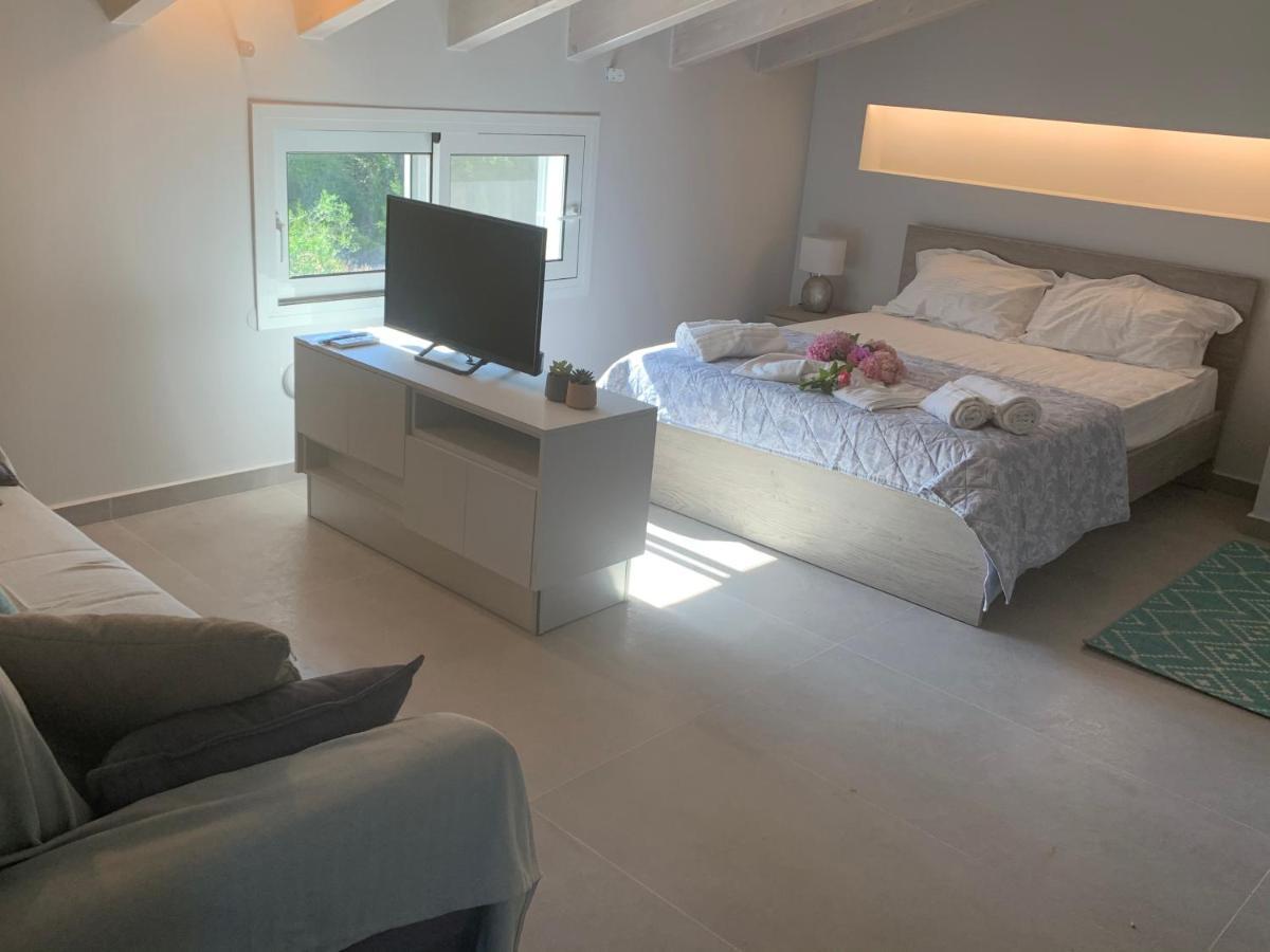 Terpsichore Boutique Bright New Sofita Studios And Appartment Дасія Екстер'єр фото